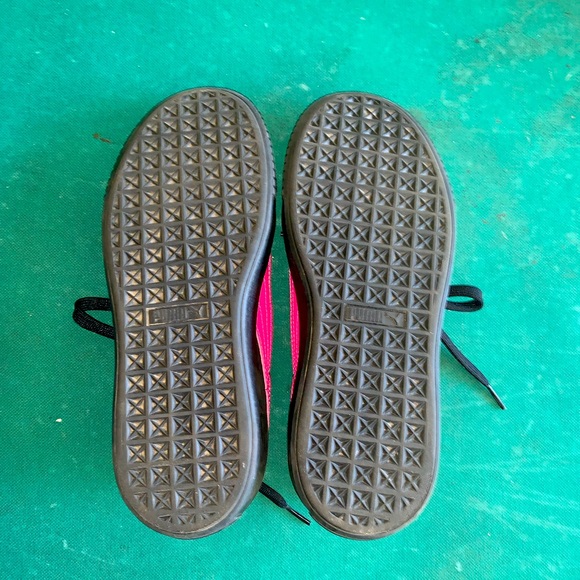 Black & Pink Puma Shoes - Picture 2 of 3